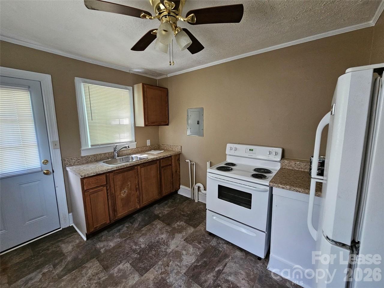 67 Grattan Dr Ne - Photo 6 of 12