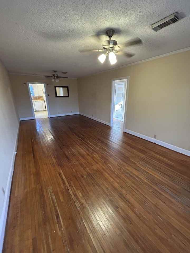 2928 Avenue O - Photo 4 of 12