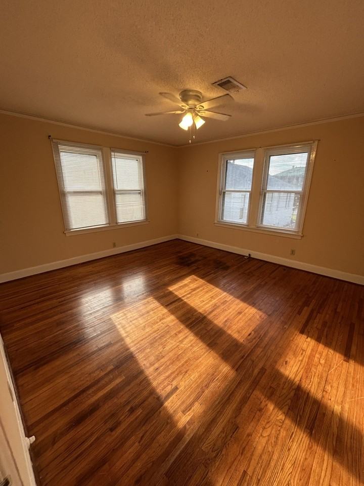 2928 Avenue O - Photo 7 of 12