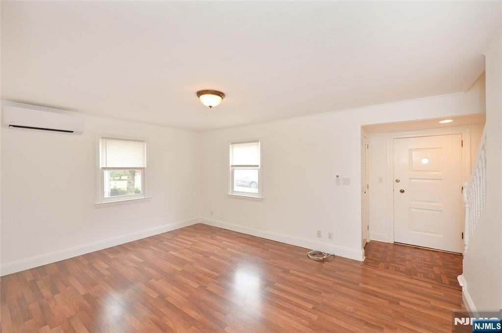 3-11 Lyons Ave - Photo 3 of 23