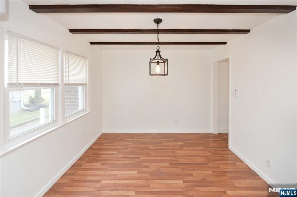 3-11 Lyons Ave - Photo 4 of 23