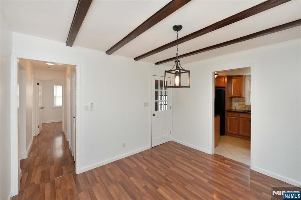 3-11 Lyons Ave - Photo 5 of 23