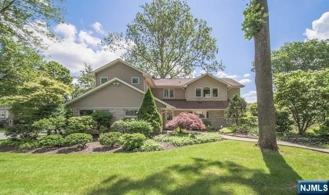 4 Mellon Ln - Photo 1 of 1
