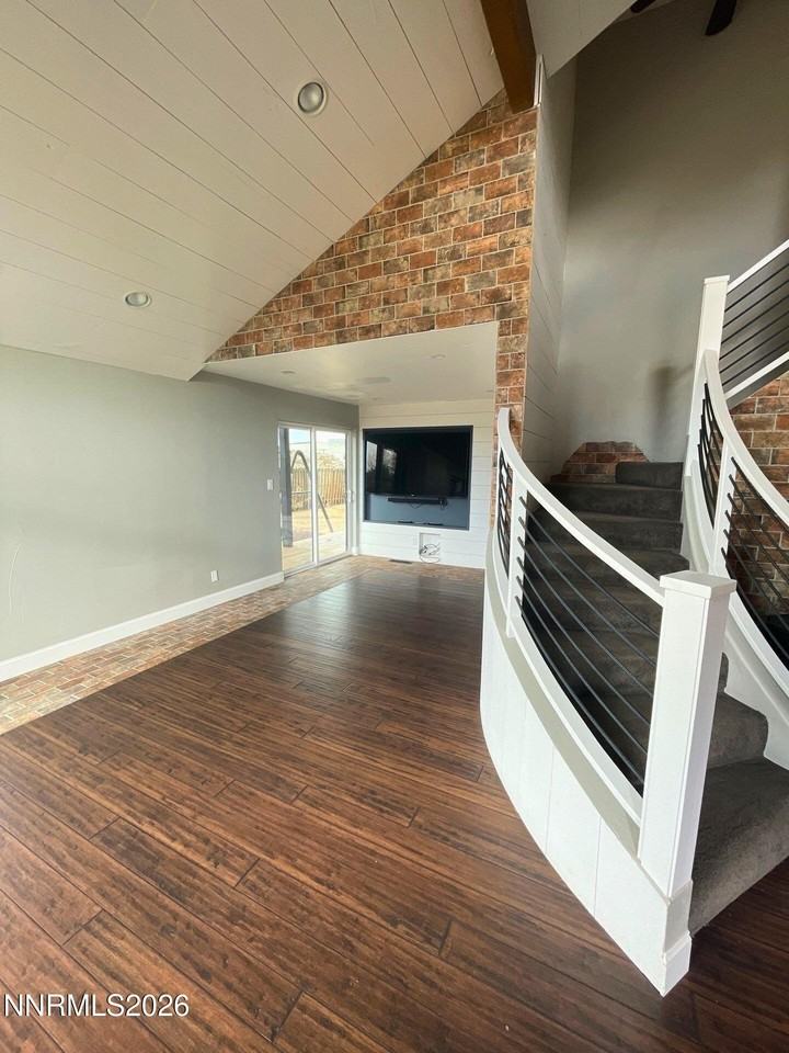 2205 Stowe Dr - Photo 2 of 17