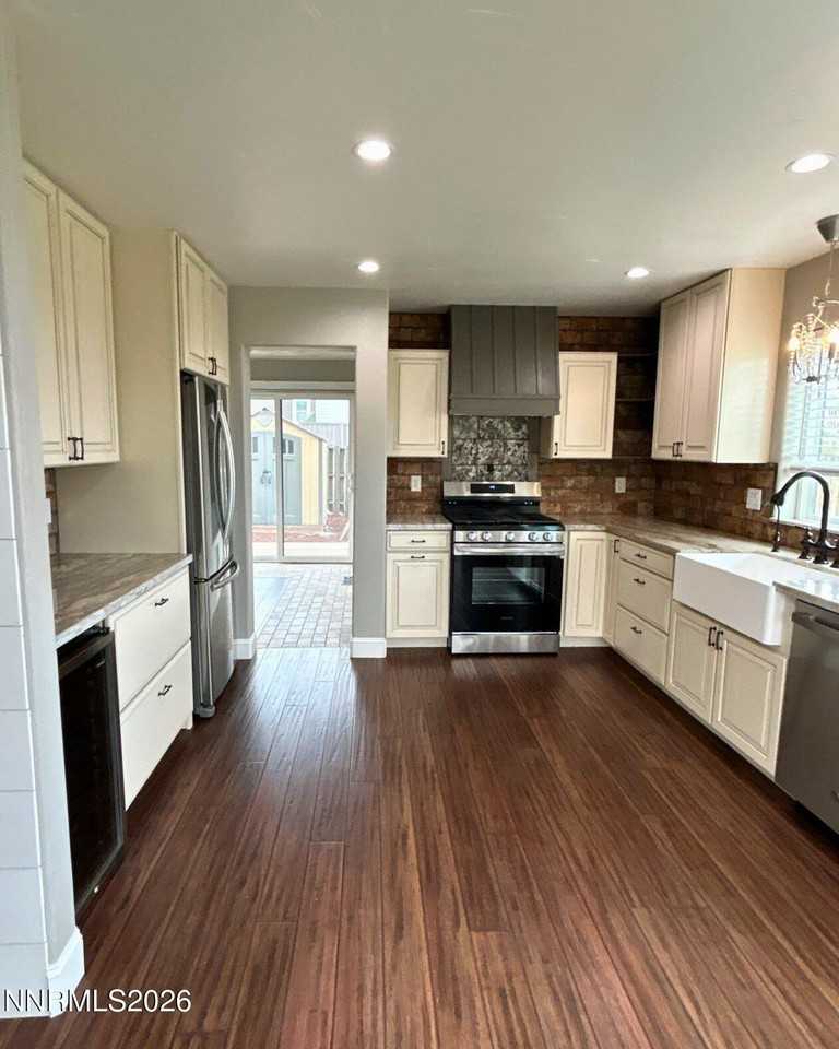 2205 Stowe Dr - Photo 4 of 17