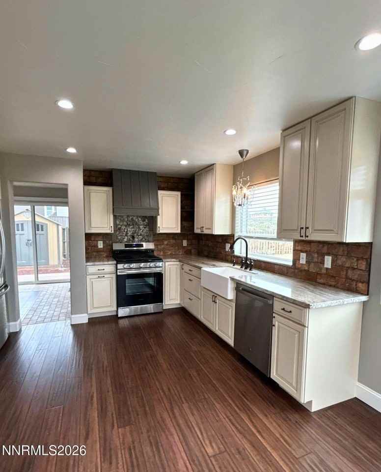 2205 Stowe Dr - Photo 5 of 17