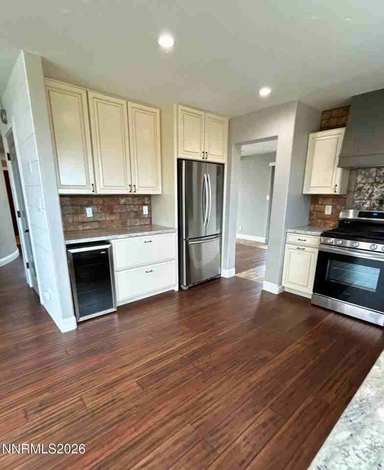 2205 Stowe Dr - Photo 6 of 17