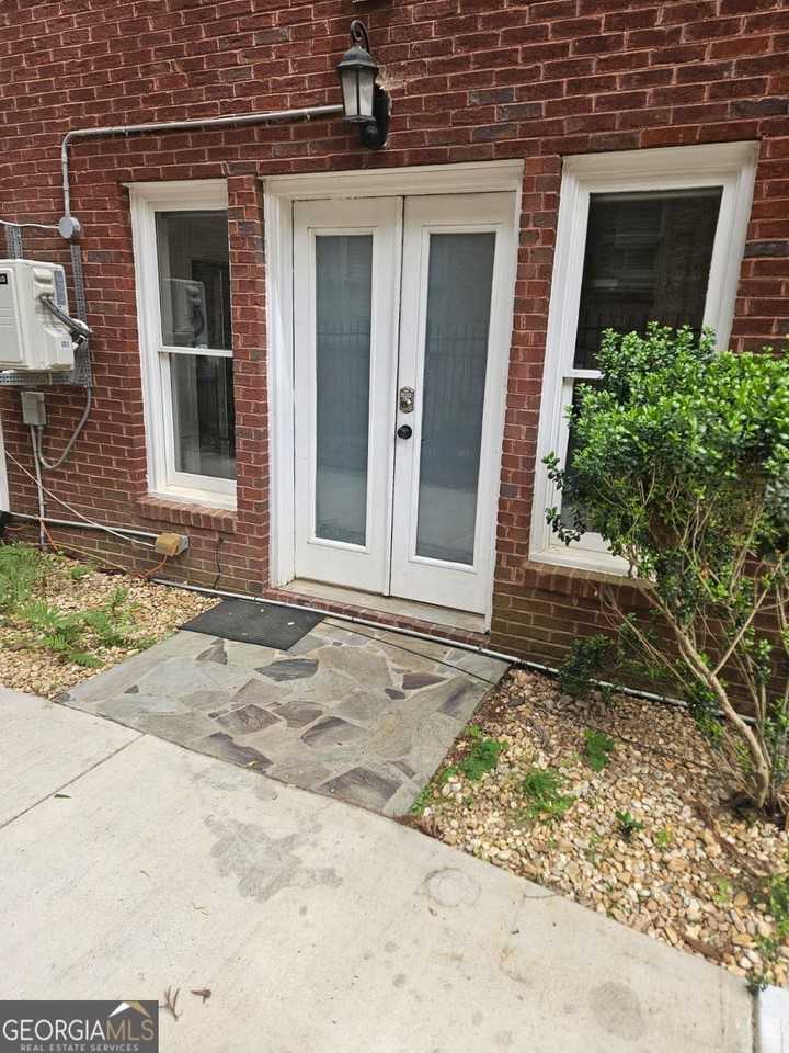 660 Forest Hills Dr - Photo 3 of 20
