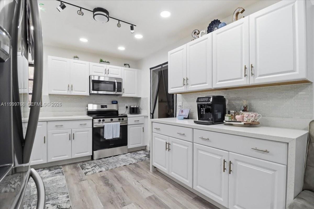 7551 Polk St - Photo 3 of 8