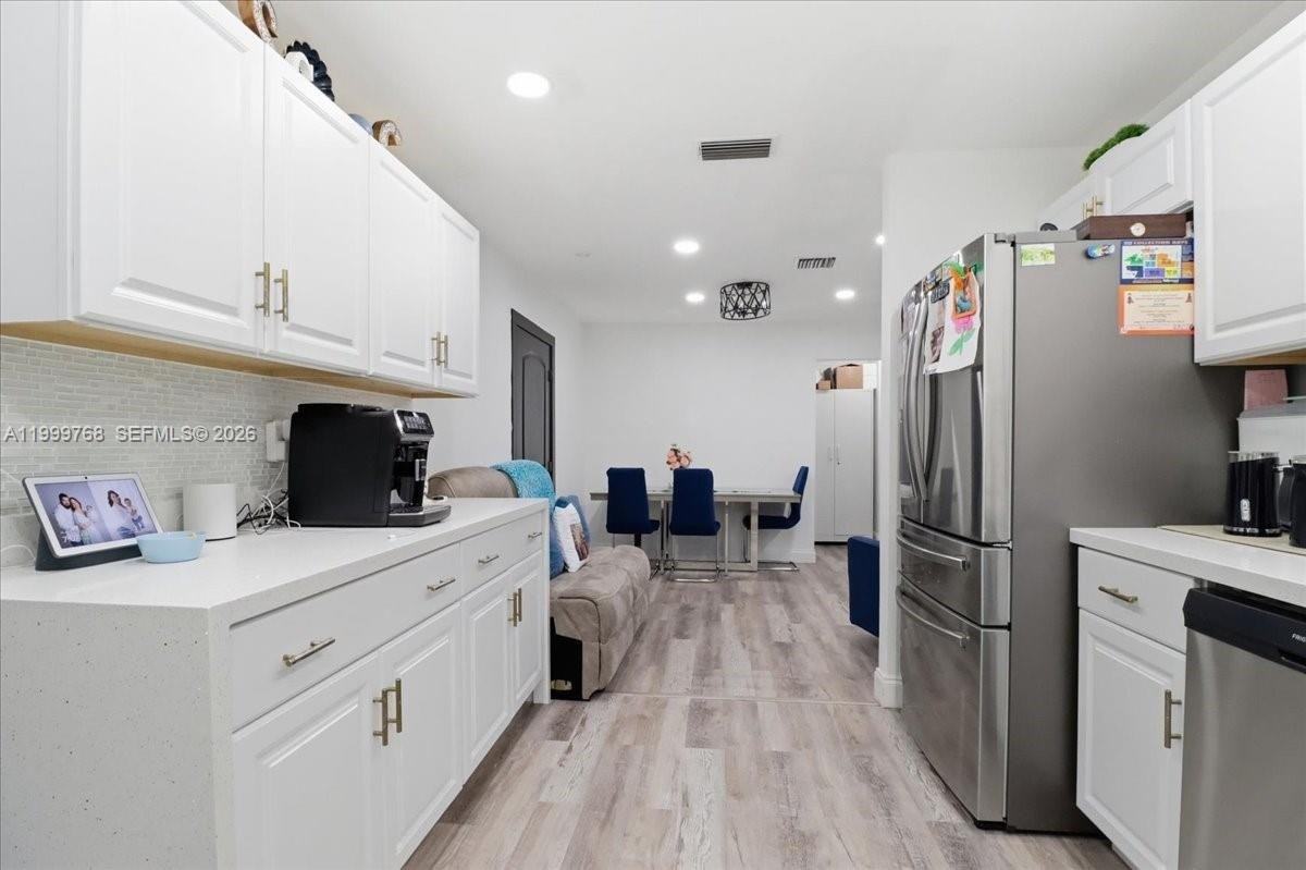 7551 Polk St - Photo 4 of 8