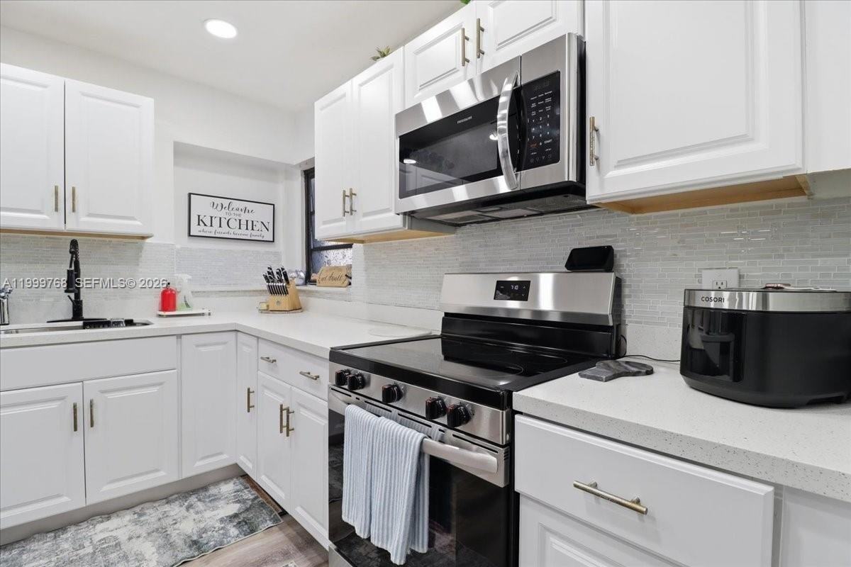 7551 Polk St - Photo 6 of 8