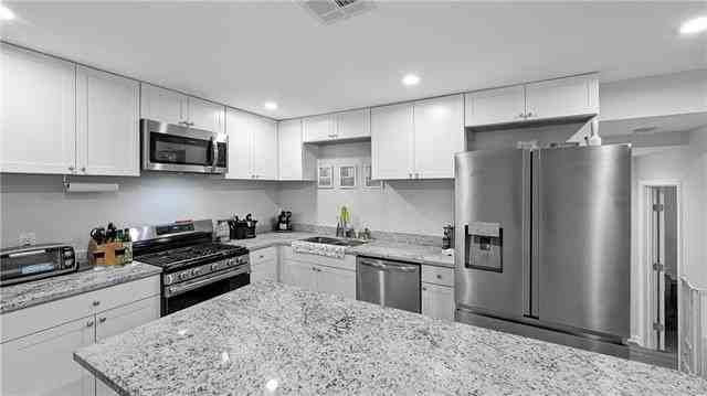 1706 Stafford St - Photo 5 of 18