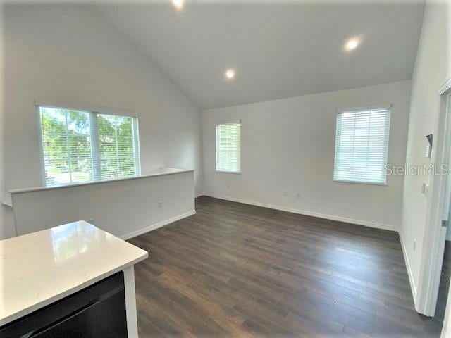 1128 Rush St - Photo 3 of 15