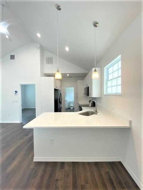 1128 Rush St - Photo 5 of 15