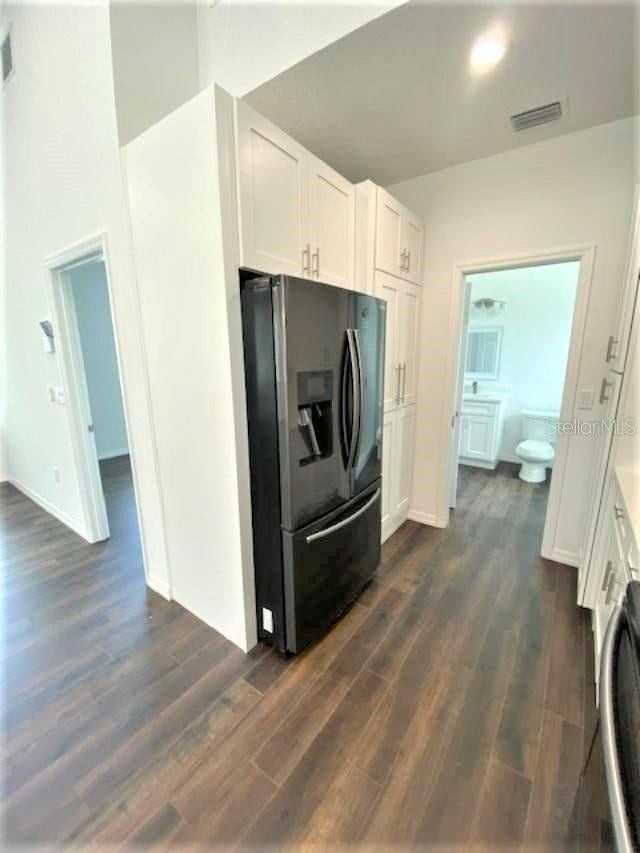 1128 Rush St - Photo 7 of 15