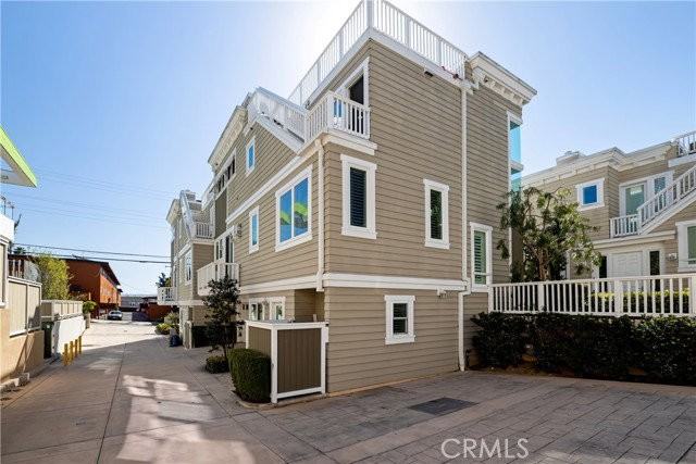 741 21st St - Photo 4 of 8
