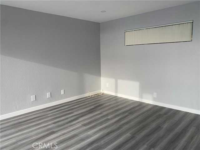 321 30th St - Photo 2 of 7