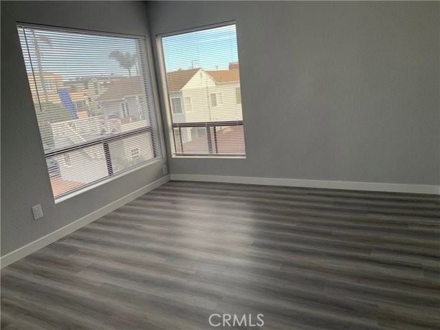 321 30th St - Photo 4 of 7