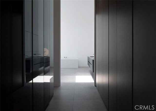 838 N Kings Rd #201 - Photo 5 of 5