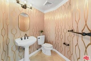 N Camden Dr #202 - Photo 7 of 8