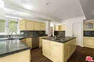512 N Palm Dr - Photo 5 of 8