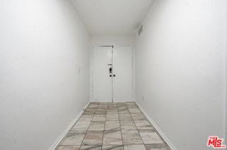 1037 N Vista St #206 - Photo 3 of 8