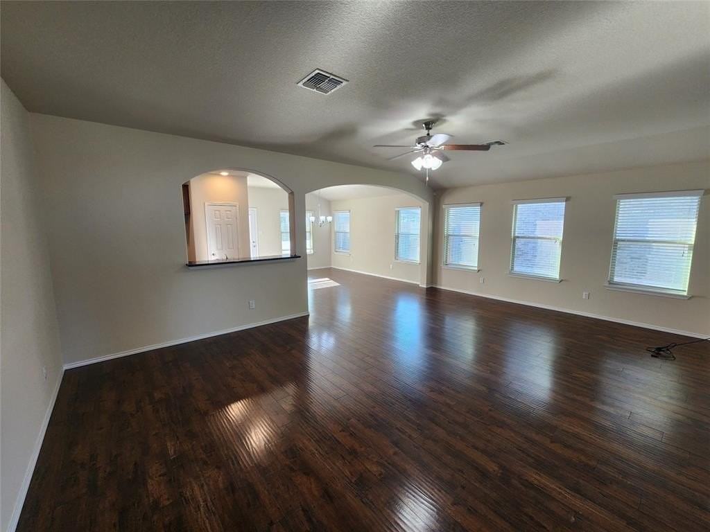 3217 Jackal Dr - Photo 4 of 39