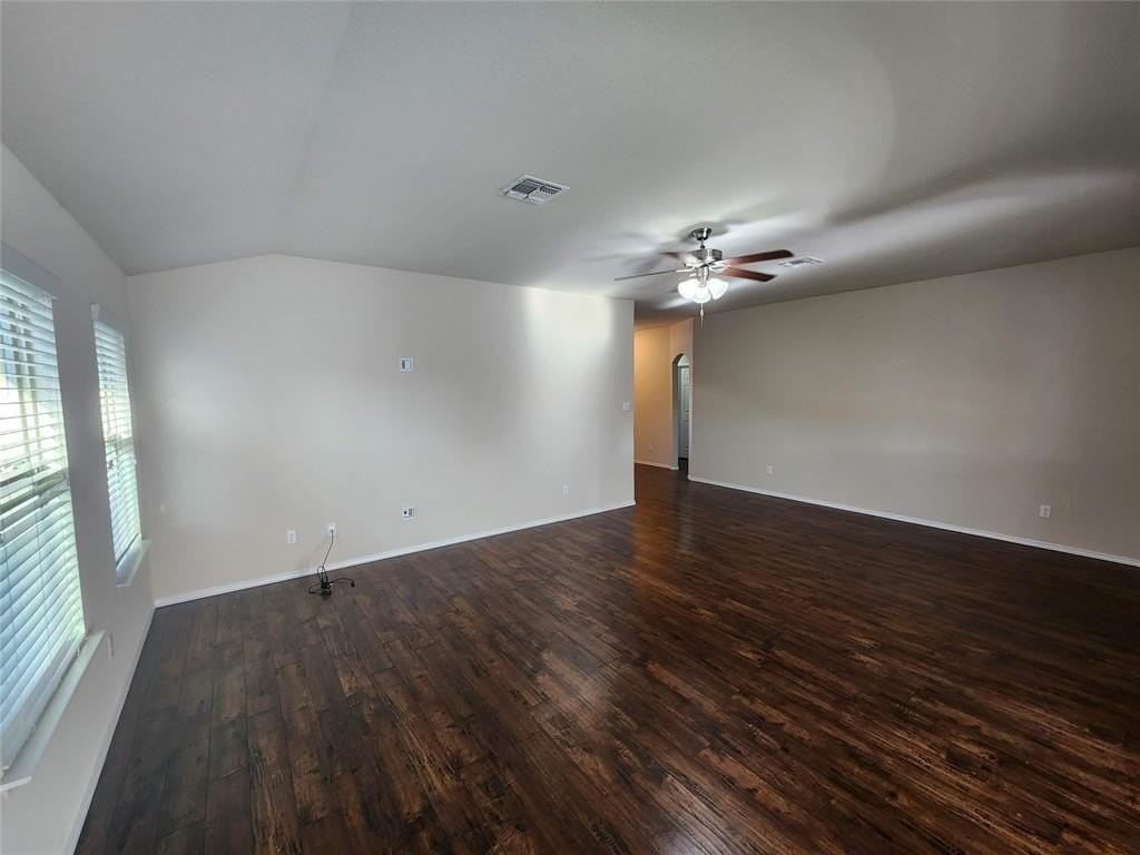 3217 Jackal Dr - Photo 7 of 39