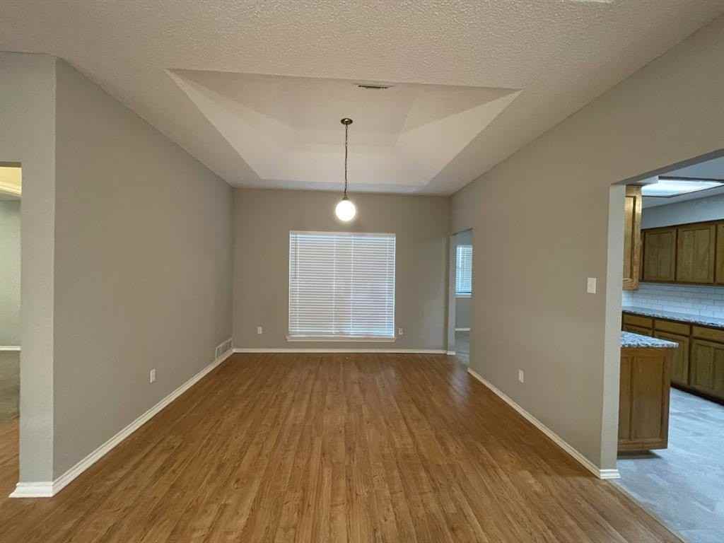 6109 Kingswood Dr - Photo 3 of 11