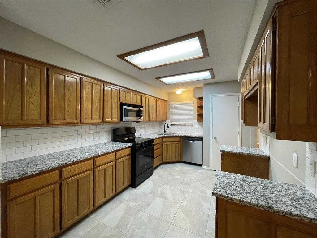 6109 Kingswood Dr - Photo 4 of 11