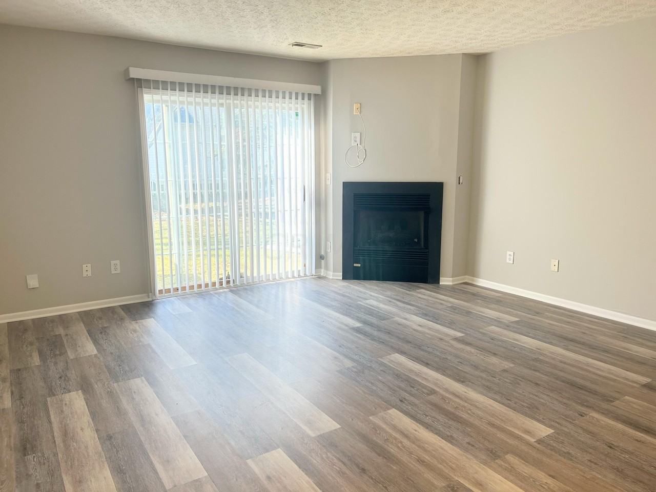 6820 Axtel Dr - Photo 4 of 36