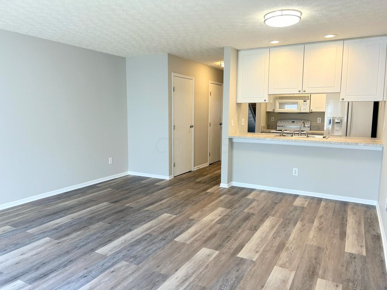 6820 Axtel Dr - Photo 6 of 36