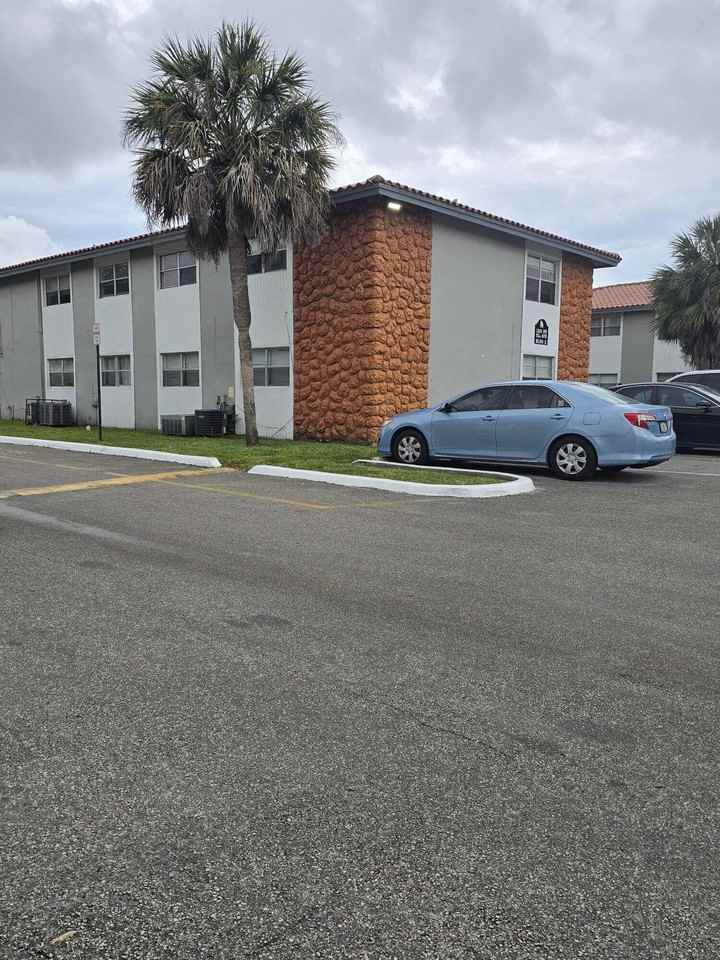 1201 Sw 52nd Ave