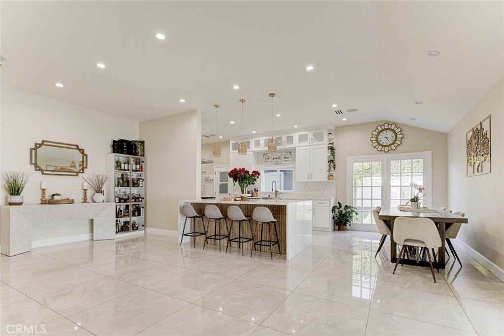 10814 Encino Ave - Photo 4 of 34