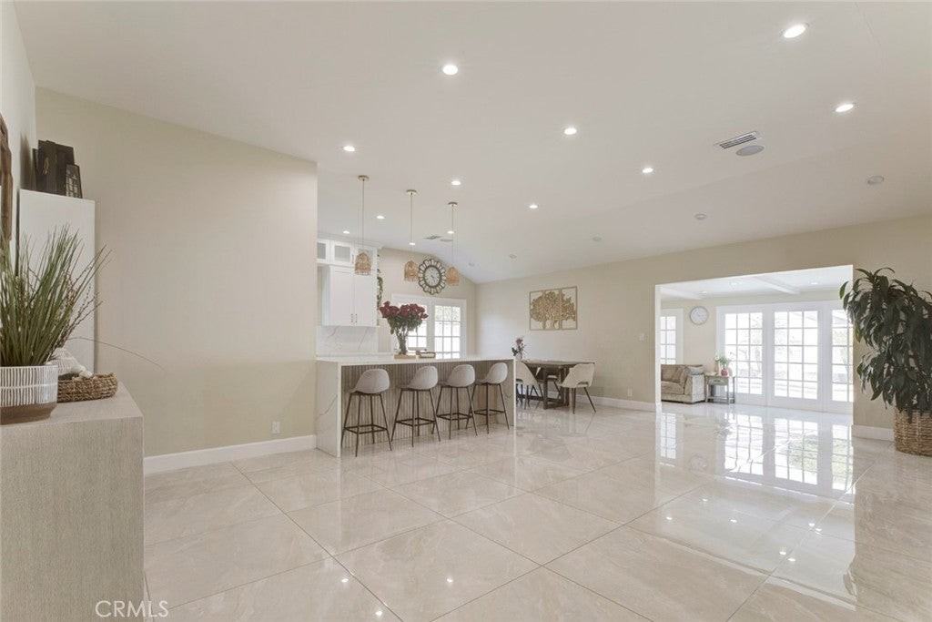 10814 Encino Ave - Photo 5 of 34