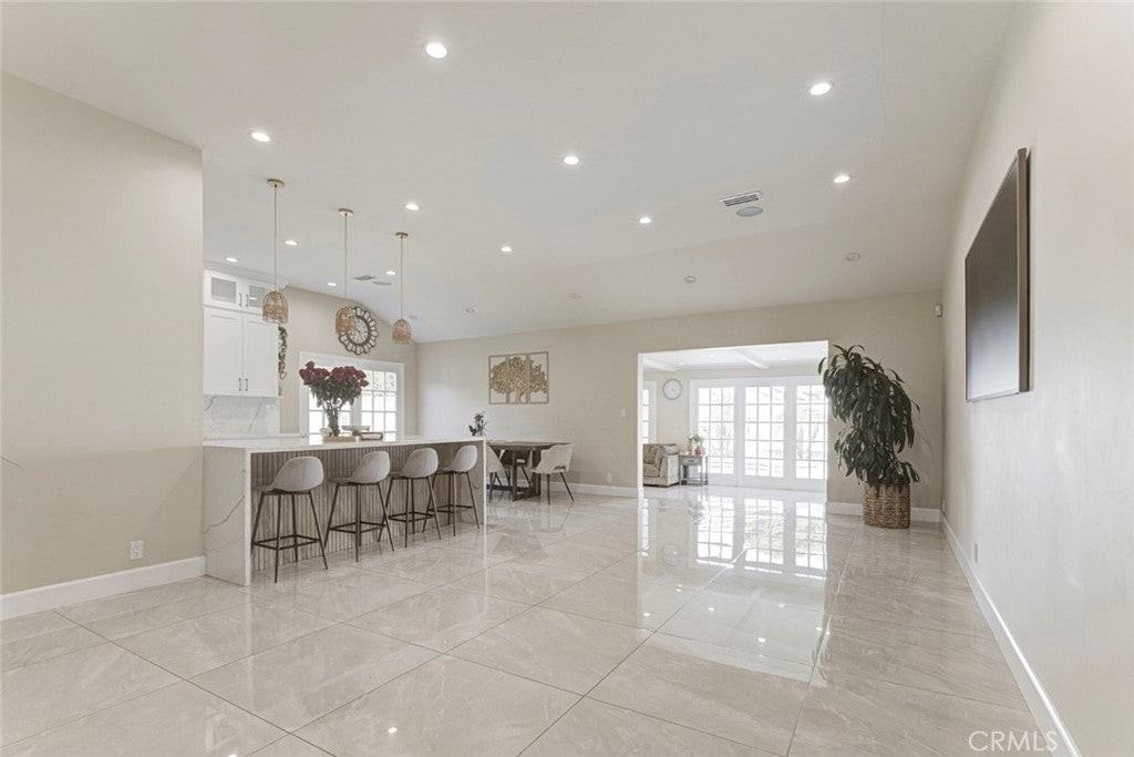 10814 Encino Ave - Photo 7 of 34