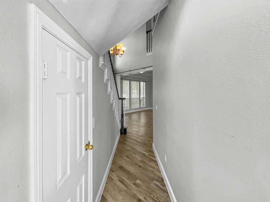 2132 Cliffside Dr - Photo 4 of 37