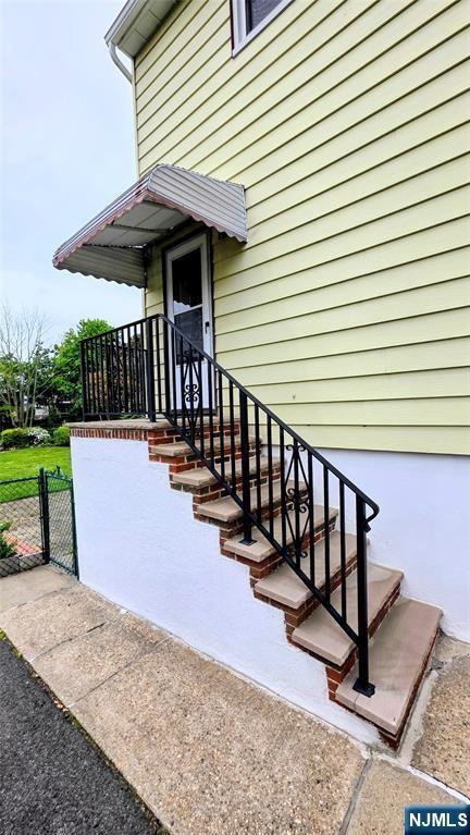 648 Milton Ave - Photo 3 of 22