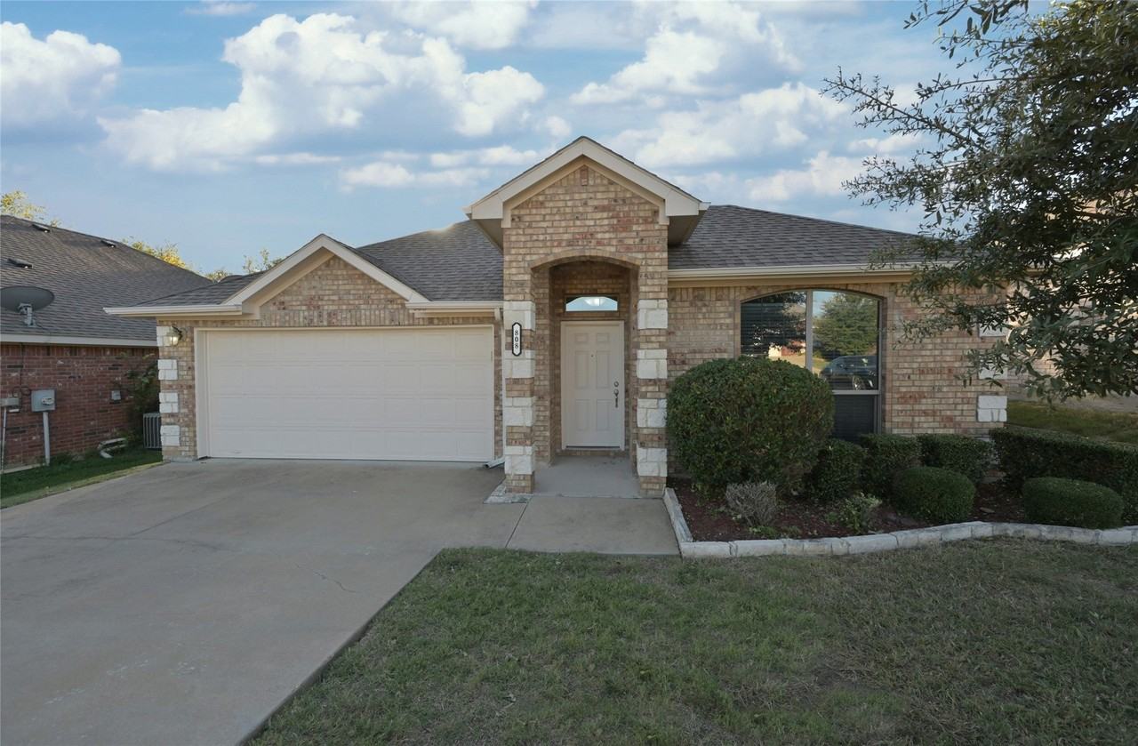 808 Bahar Ct