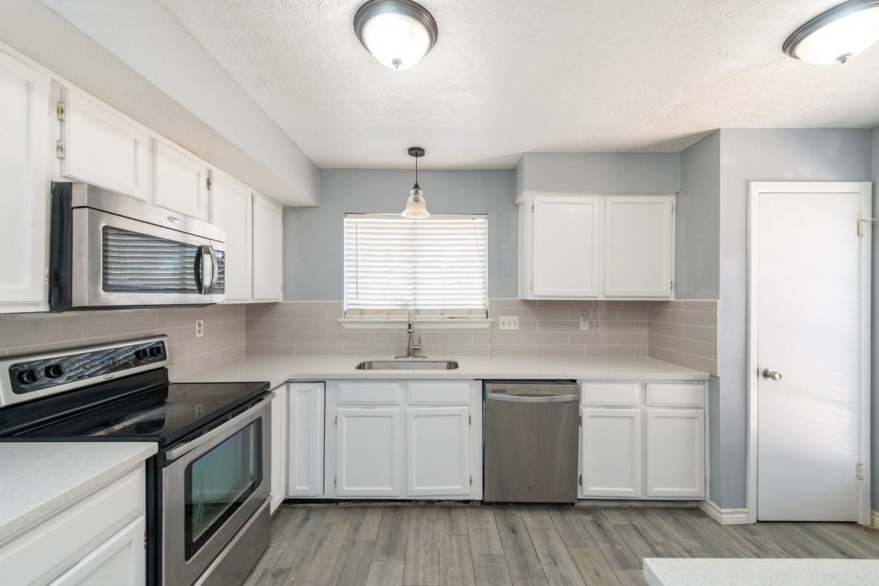 3323 Silverside Dr - Photo 6 of 15