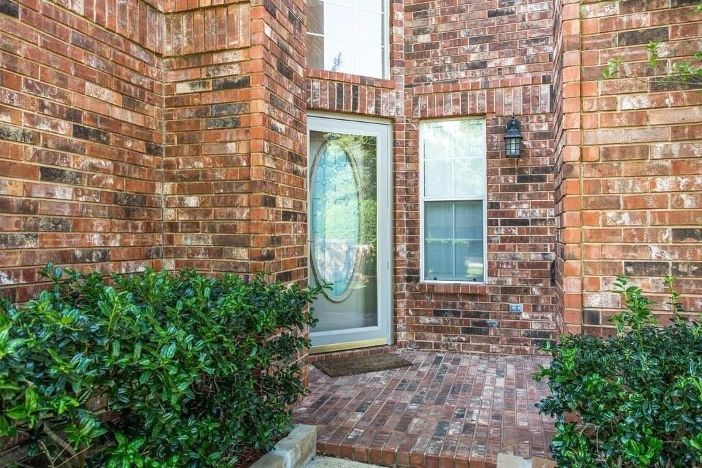 1029 Sugarberry Ln - Photo 3 of 28