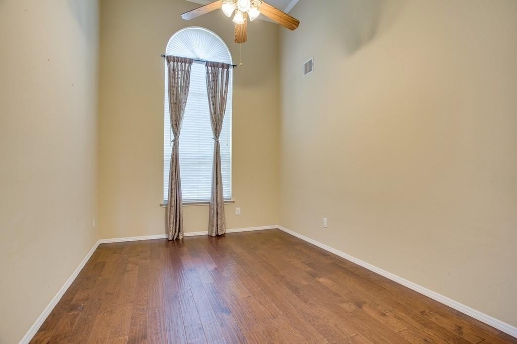 1029 Sugarberry Ln - Photo 5 of 28