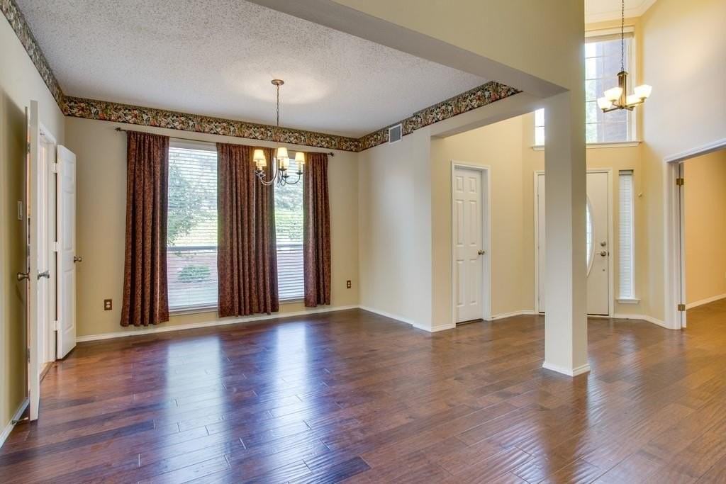 1029 Sugarberry Ln - Photo 7 of 28