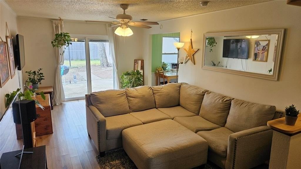 610 Greencove Dr - Photo 2 of 11