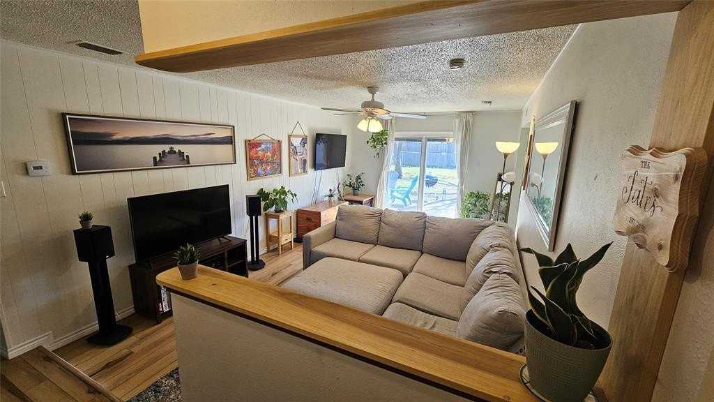 610 Greencove Dr - Photo 3 of 11