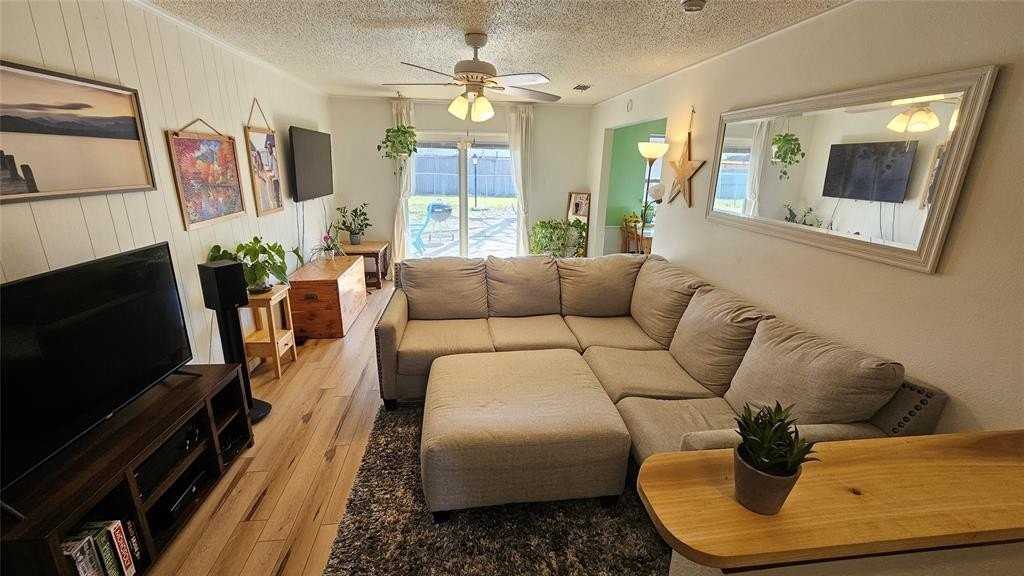 610 Greencove Dr - Photo 4 of 11