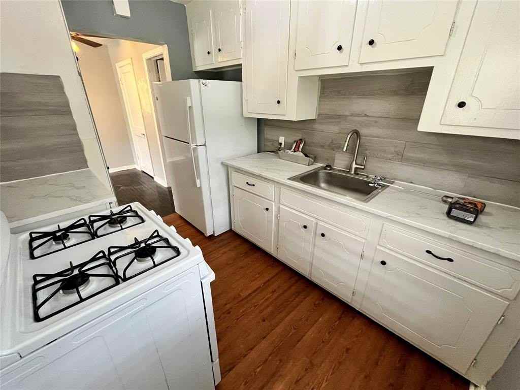 1018 Denton St - Photo 3 of 10