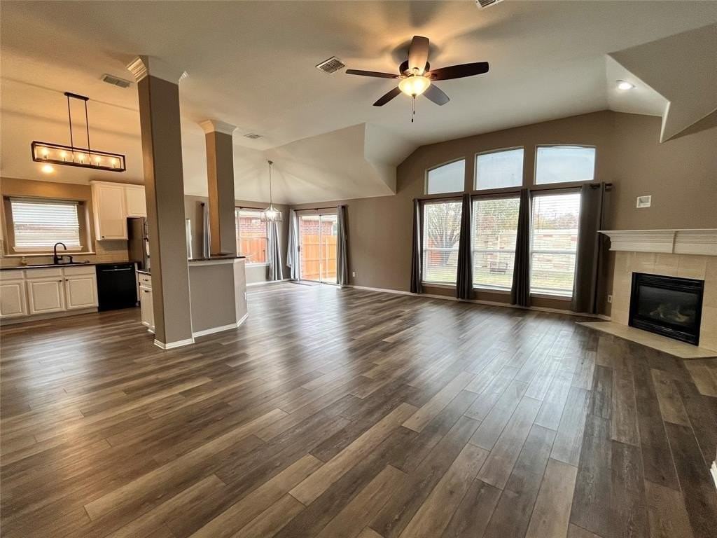 3917 Miramar Dr - Photo 3 of 19