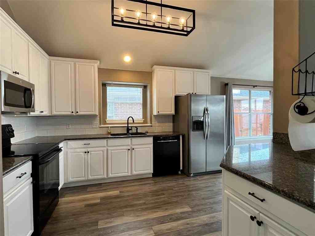 3917 Miramar Dr - Photo 5 of 19