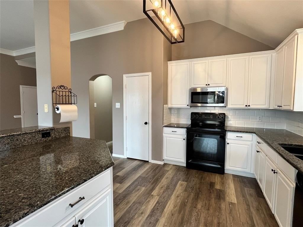 3917 Miramar Dr - Photo 6 of 19
